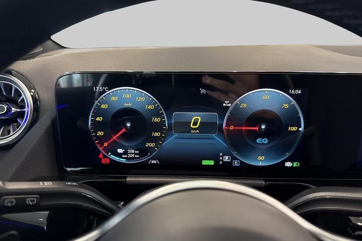 Grå Mercedes EQA250+ fra 2023