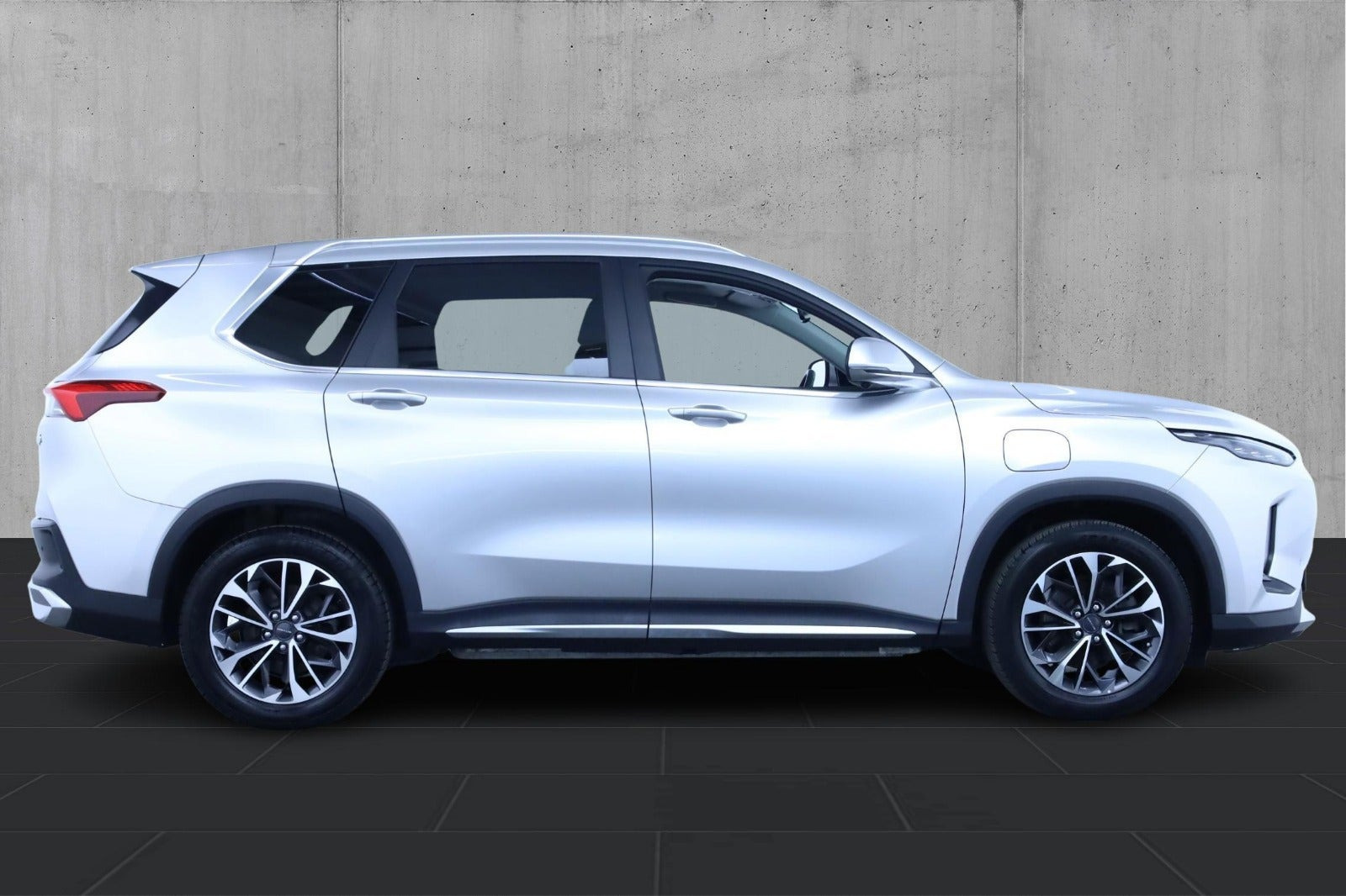 Sølv Maxus Euniq6 fra 2022