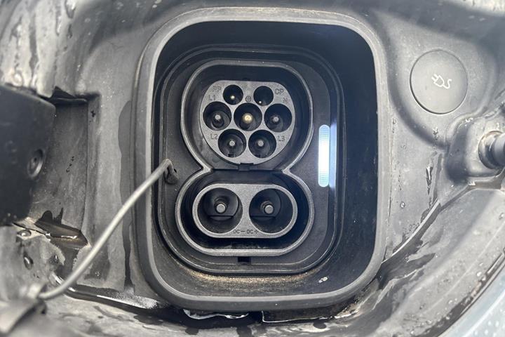 Grå Polestar 2 fra 2023