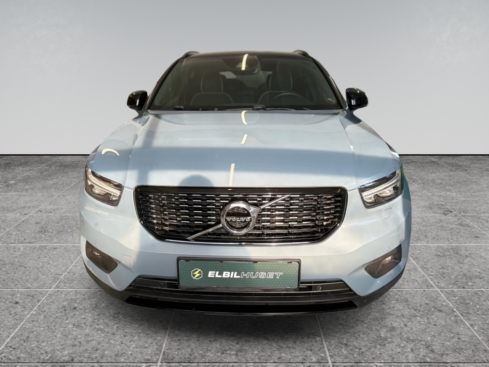 Grå Volvo XC40 fra 2020