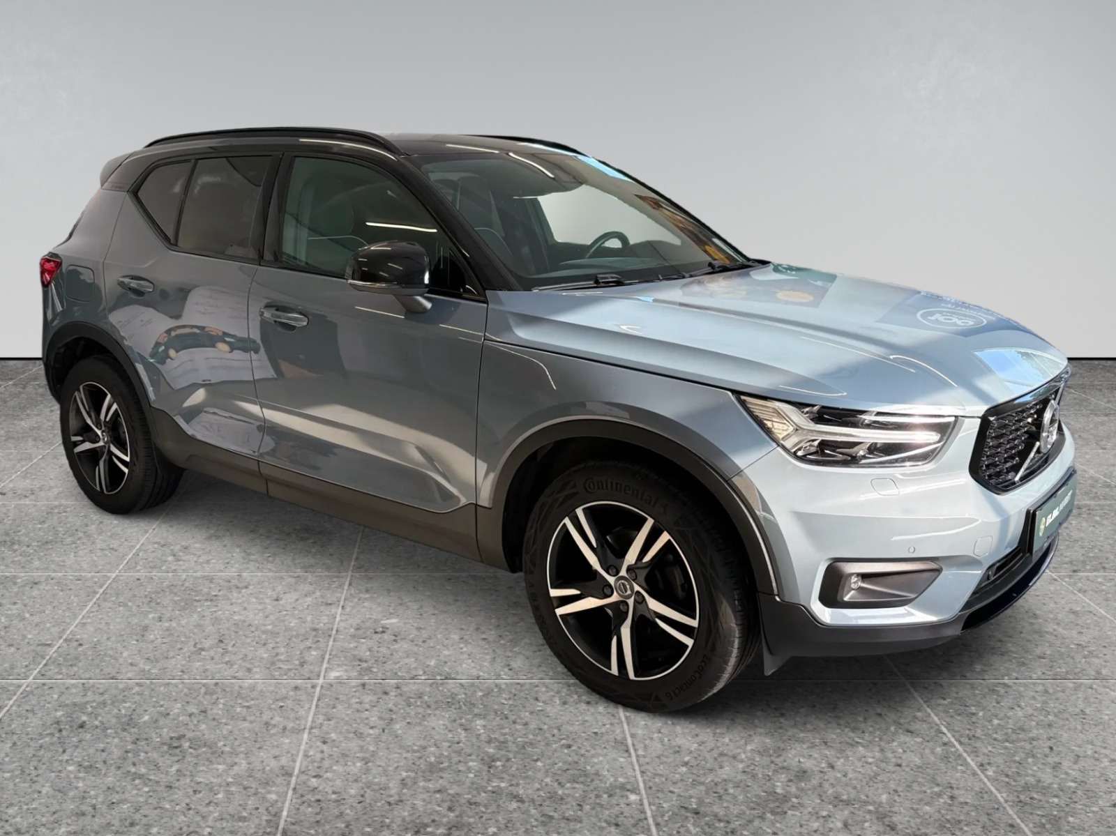 Grå Volvo XC40 fra 2020