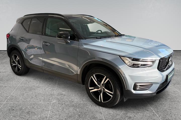 Grå Volvo XC40 fra 2020