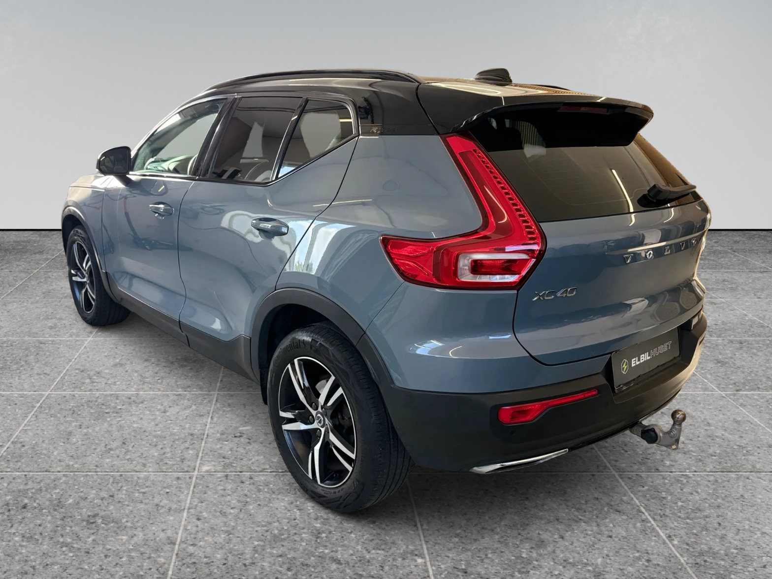 Grå Volvo XC40 fra 2020