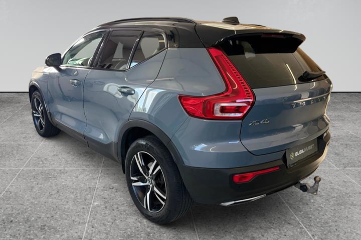 Grå Volvo XC40 fra 2020