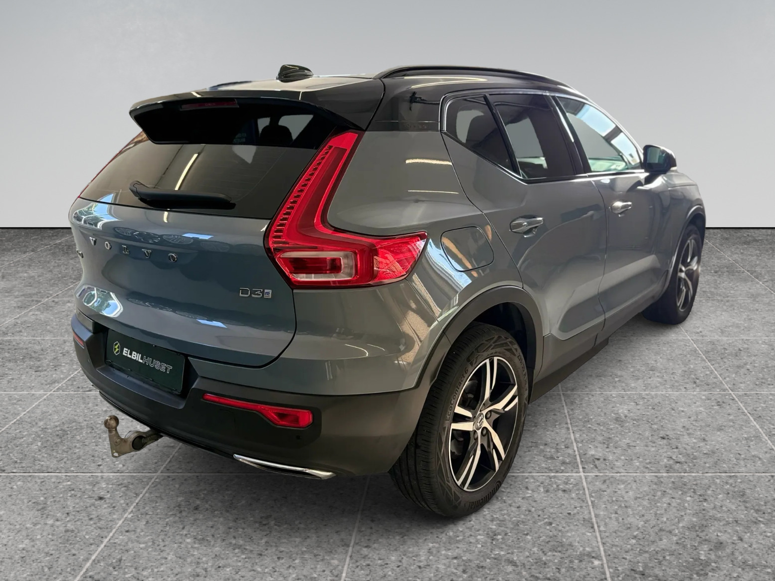 Grå Volvo XC40 fra 2020