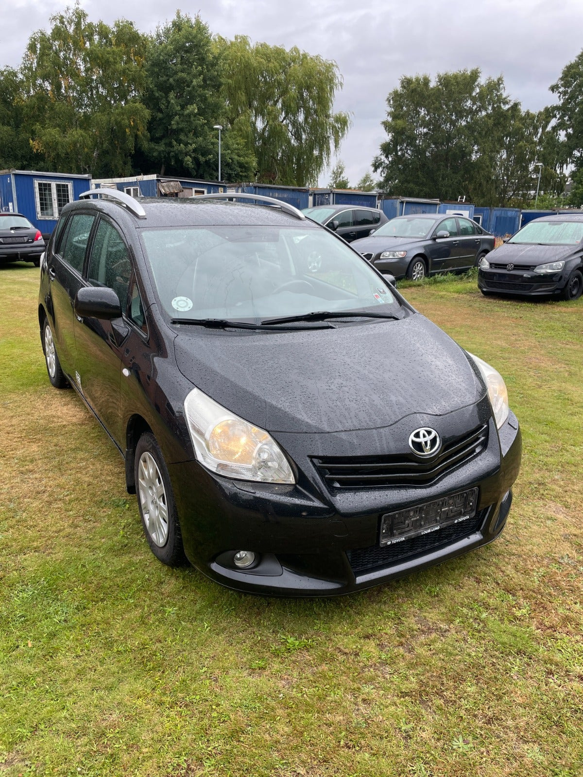 Sort Toyota Sportsvan fra 2010