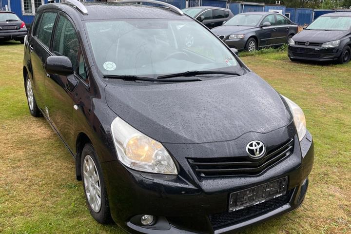 Sort Toyota Sportsvan fra 2010