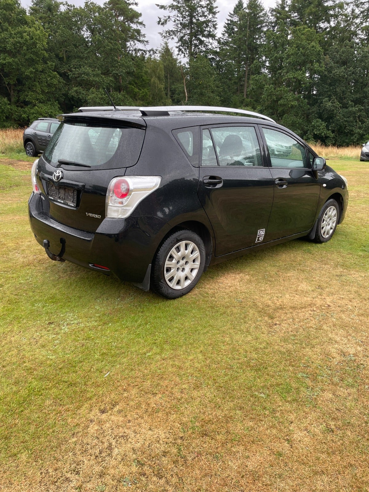 Sort Toyota Sportsvan fra 2010
