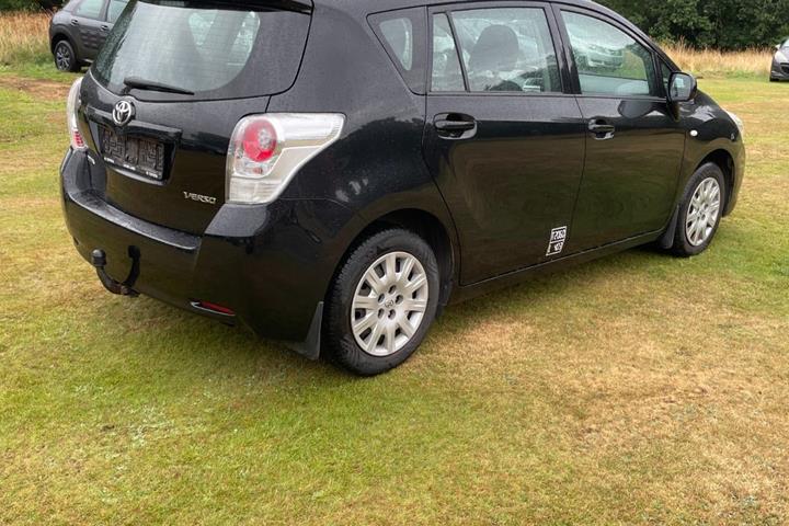 Sort Toyota Sportsvan fra 2010
