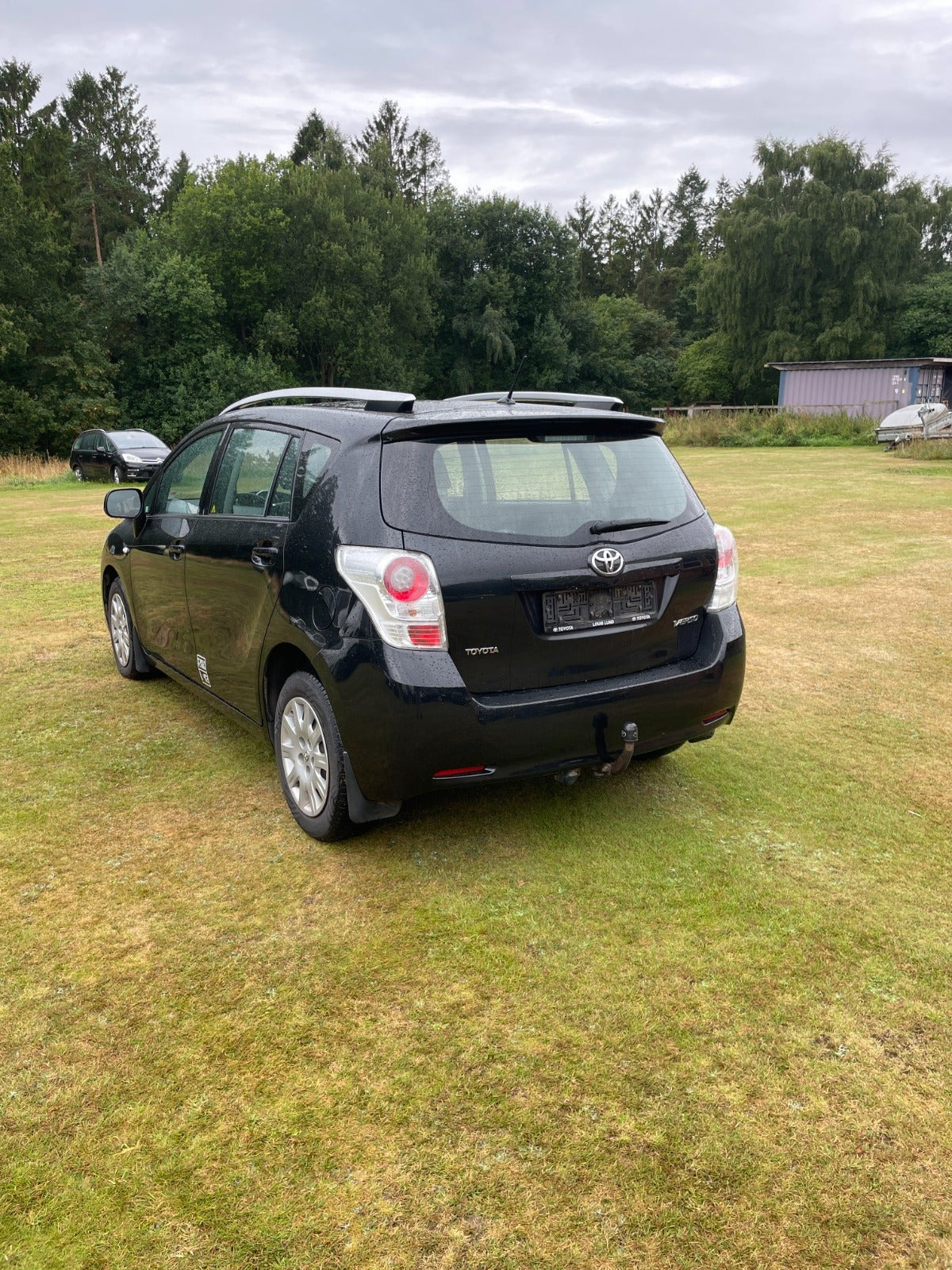 Sort Toyota Sportsvan fra 2010