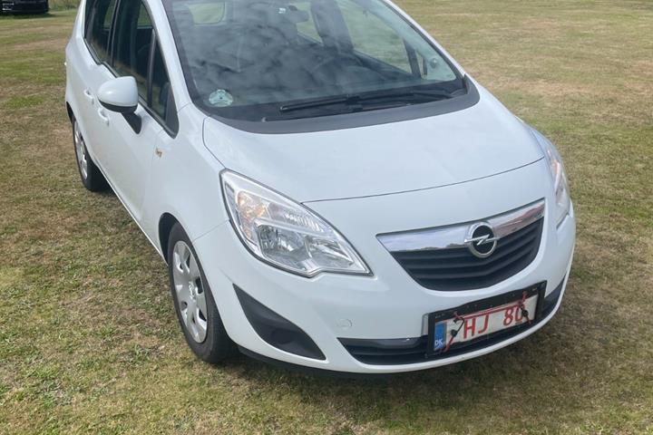 Hvid Opel Meriva fra 2014