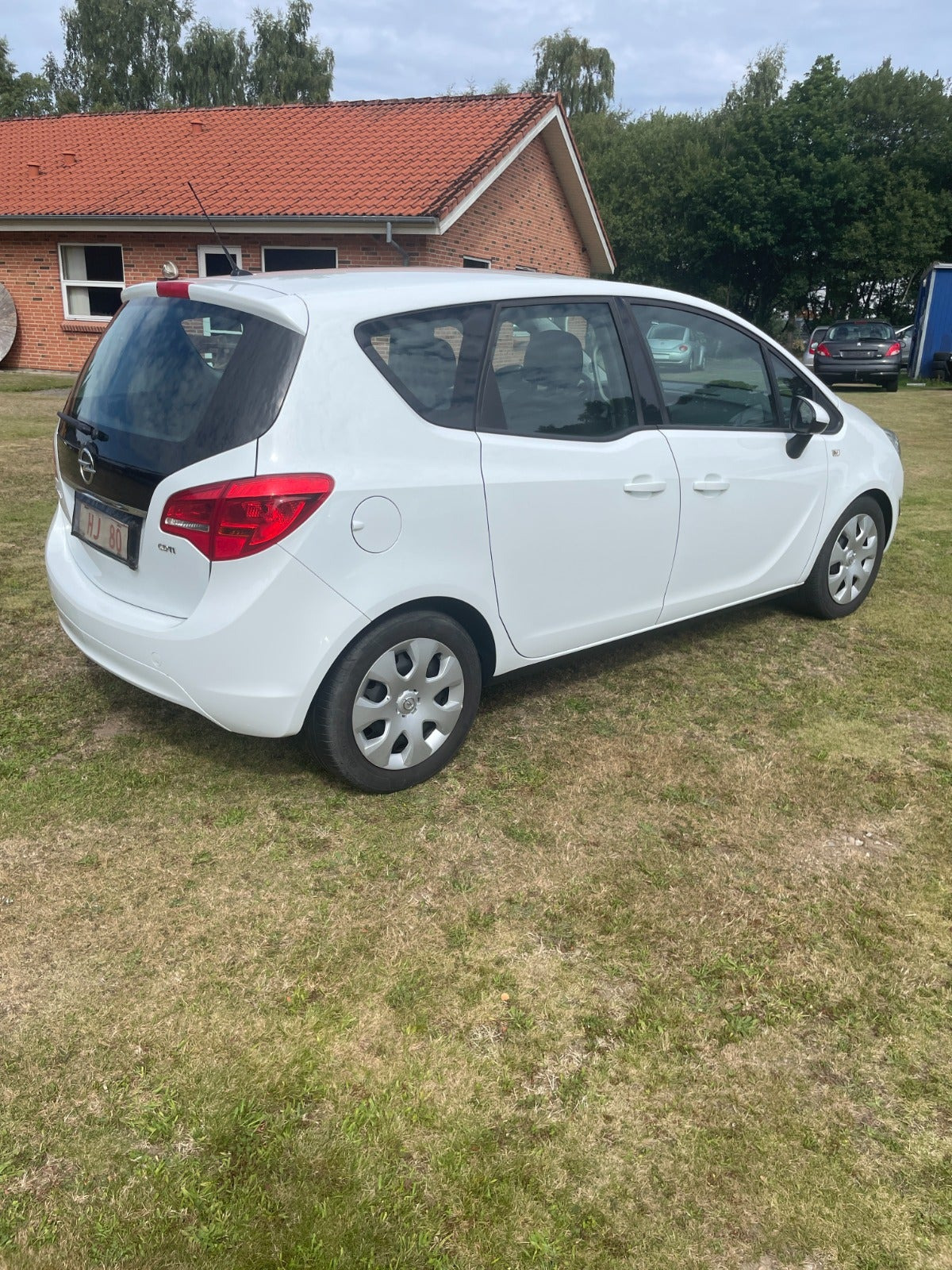 Hvid Opel Meriva fra 2014