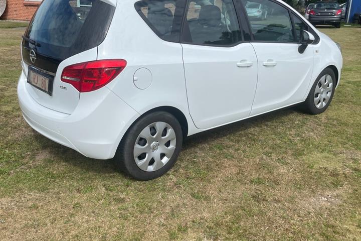Hvid Opel Meriva fra 2014