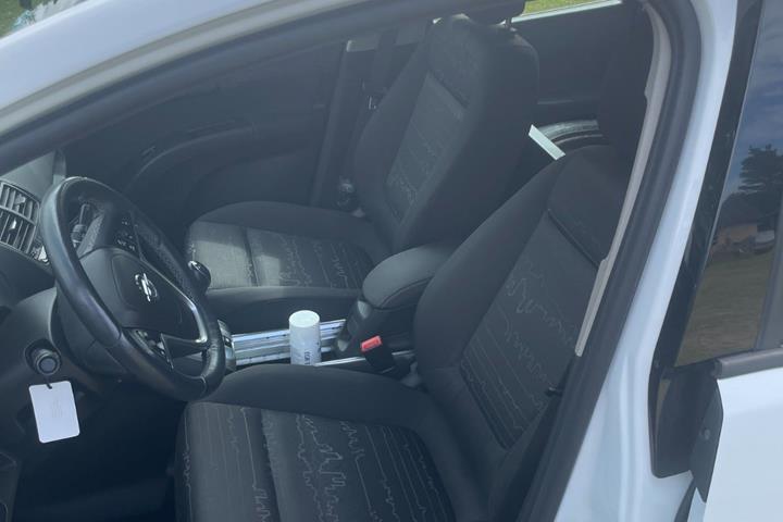 Hvid Opel Meriva fra 2014