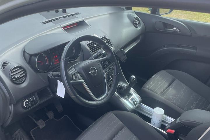 Hvid Opel Meriva fra 2014