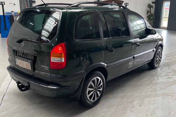 Grøn Opel Zafira fra 2001
