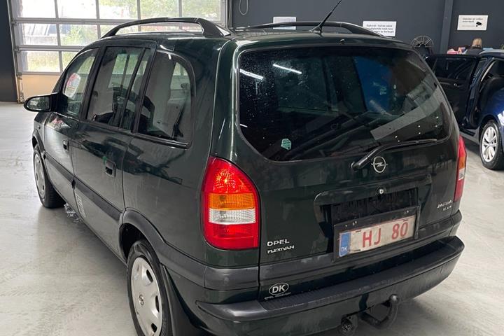 Grøn Opel Zafira fra 2001