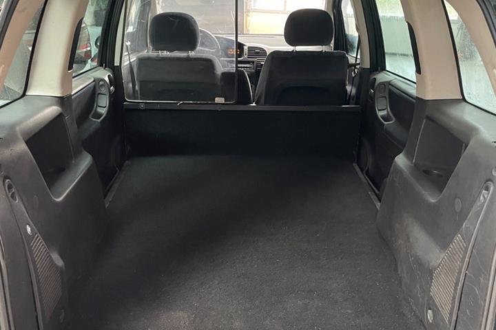 Grøn Opel Zafira fra 2001