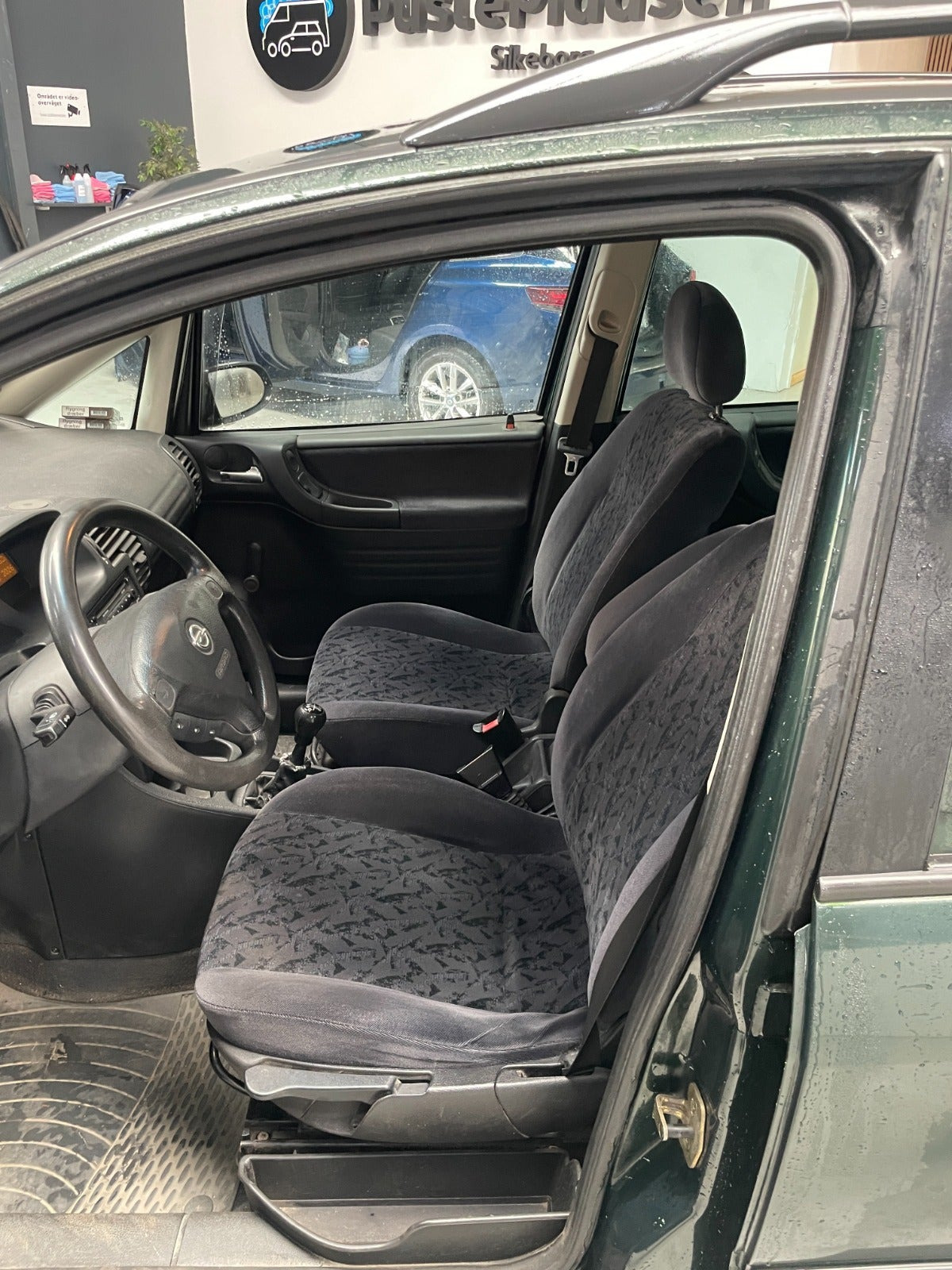 Grøn Opel Zafira fra 2001