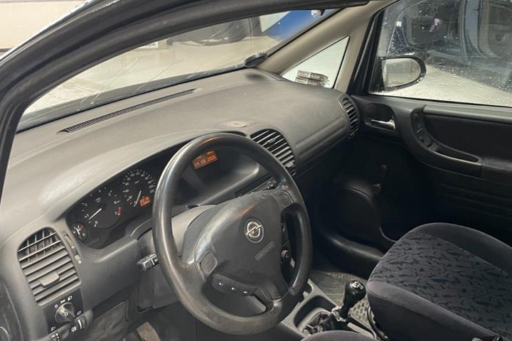 Grøn Opel Zafira fra 2001