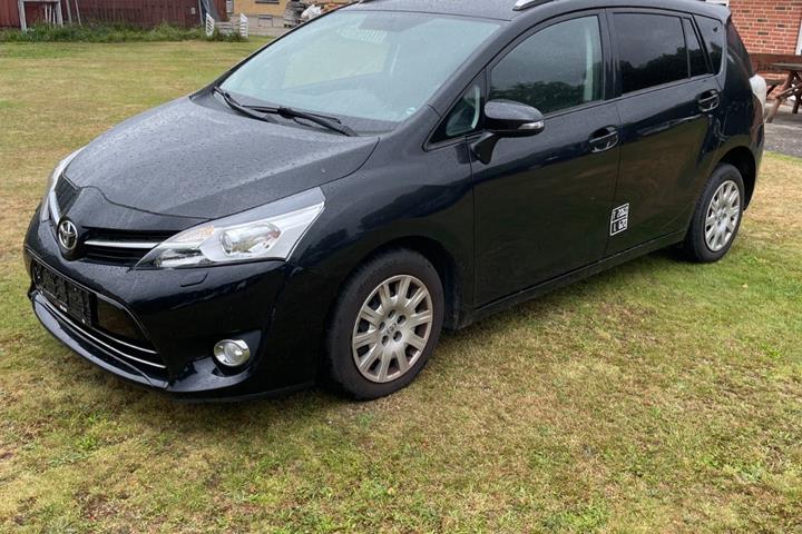 Sort Toyota Sportsvan fra 2015