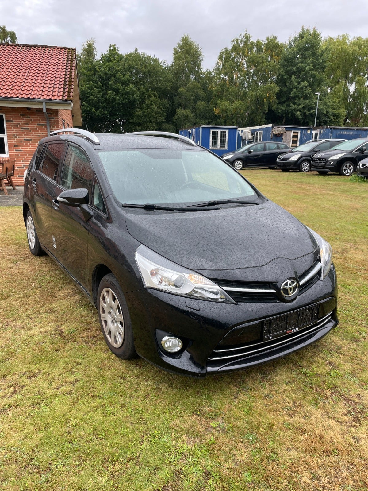 Sort Toyota Sportsvan fra 2015
