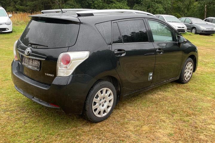 Sort Toyota Sportsvan fra 2015