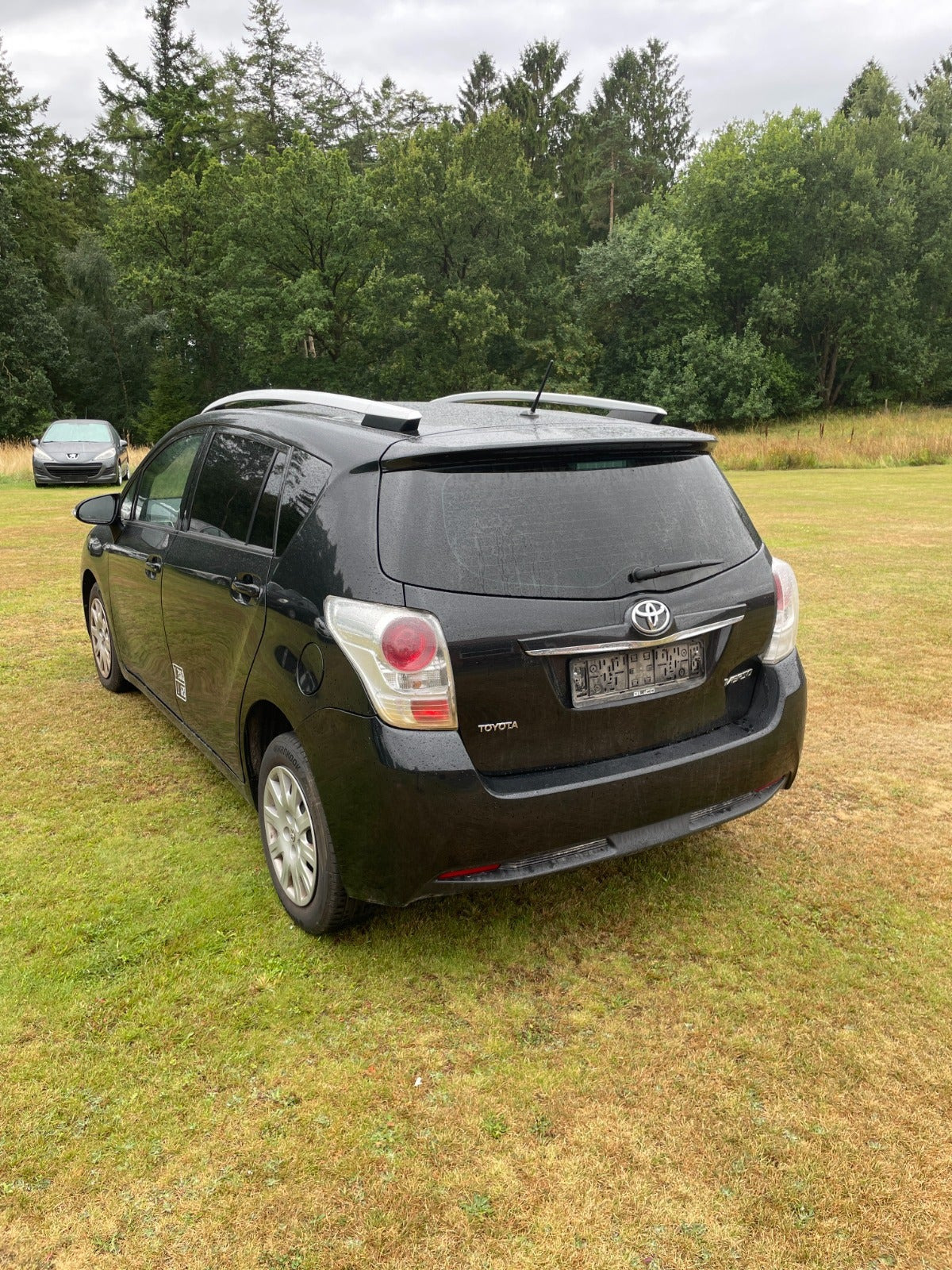 Sort Toyota Sportsvan fra 2015