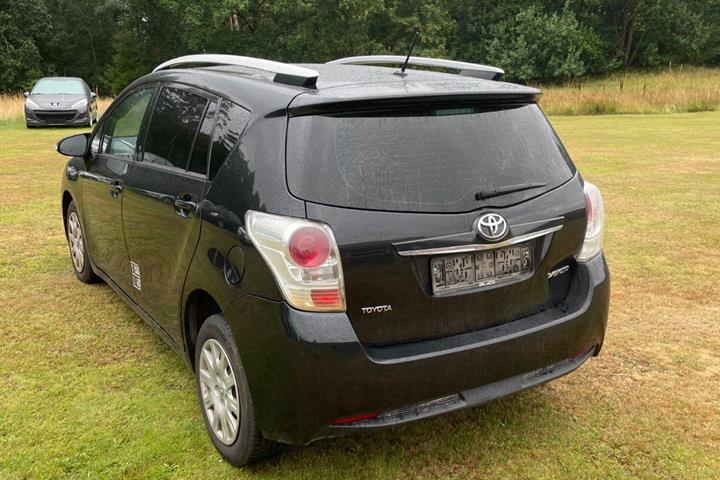 Sort Toyota Sportsvan fra 2015