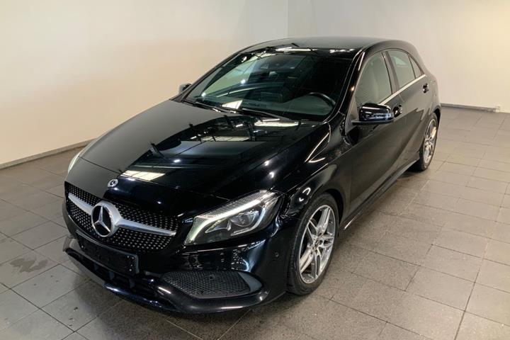 Sort Mercedes A200 fra 2018 set udefra
