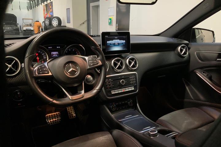 Sort Mercedes A200 fra 2018