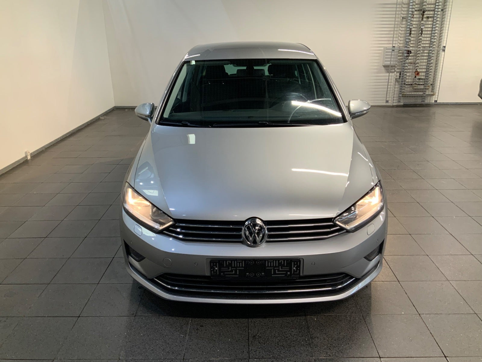 Sølv VW Golf Sportsvan fra 2015