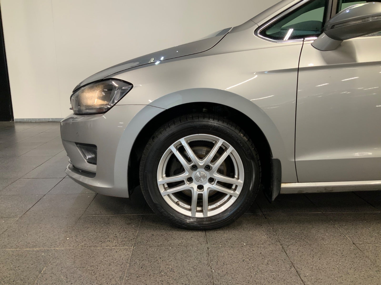Sølv VW Golf Sportsvan fra 2015