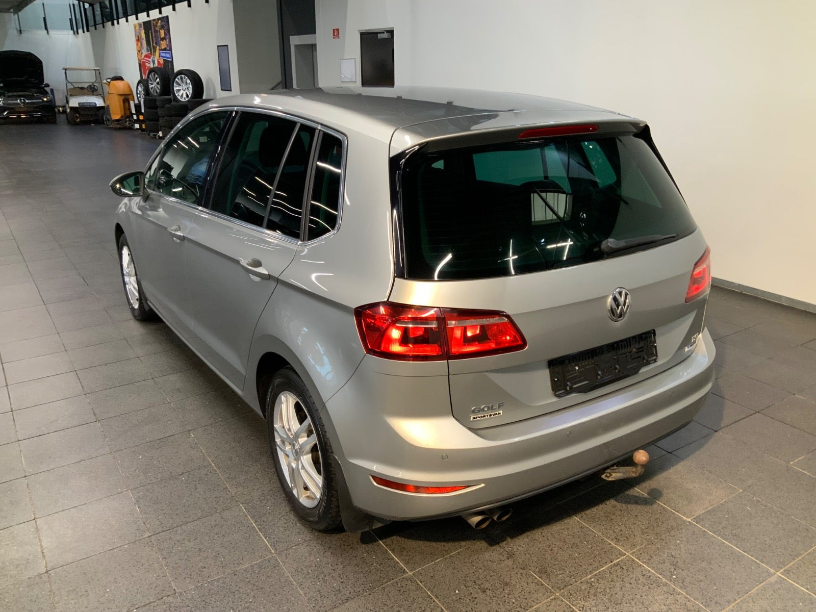 Sølv VW Golf Sportsvan fra 2015