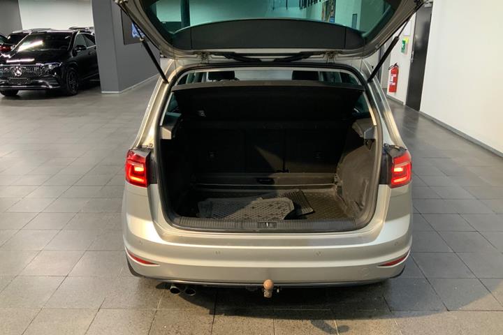 Sølv VW Golf Sportsvan fra 2015
