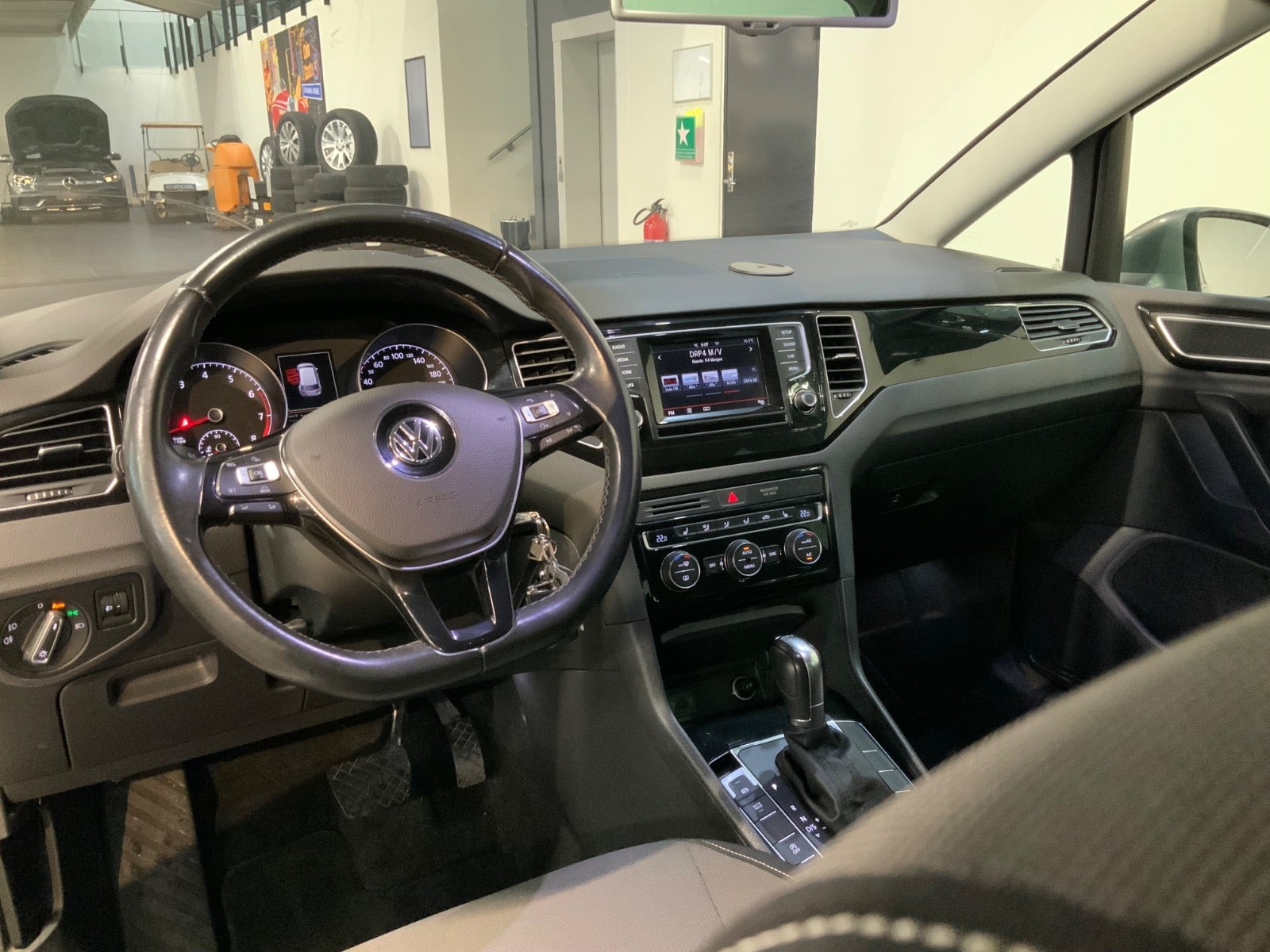 Sølv VW Golf Sportsvan fra 2015