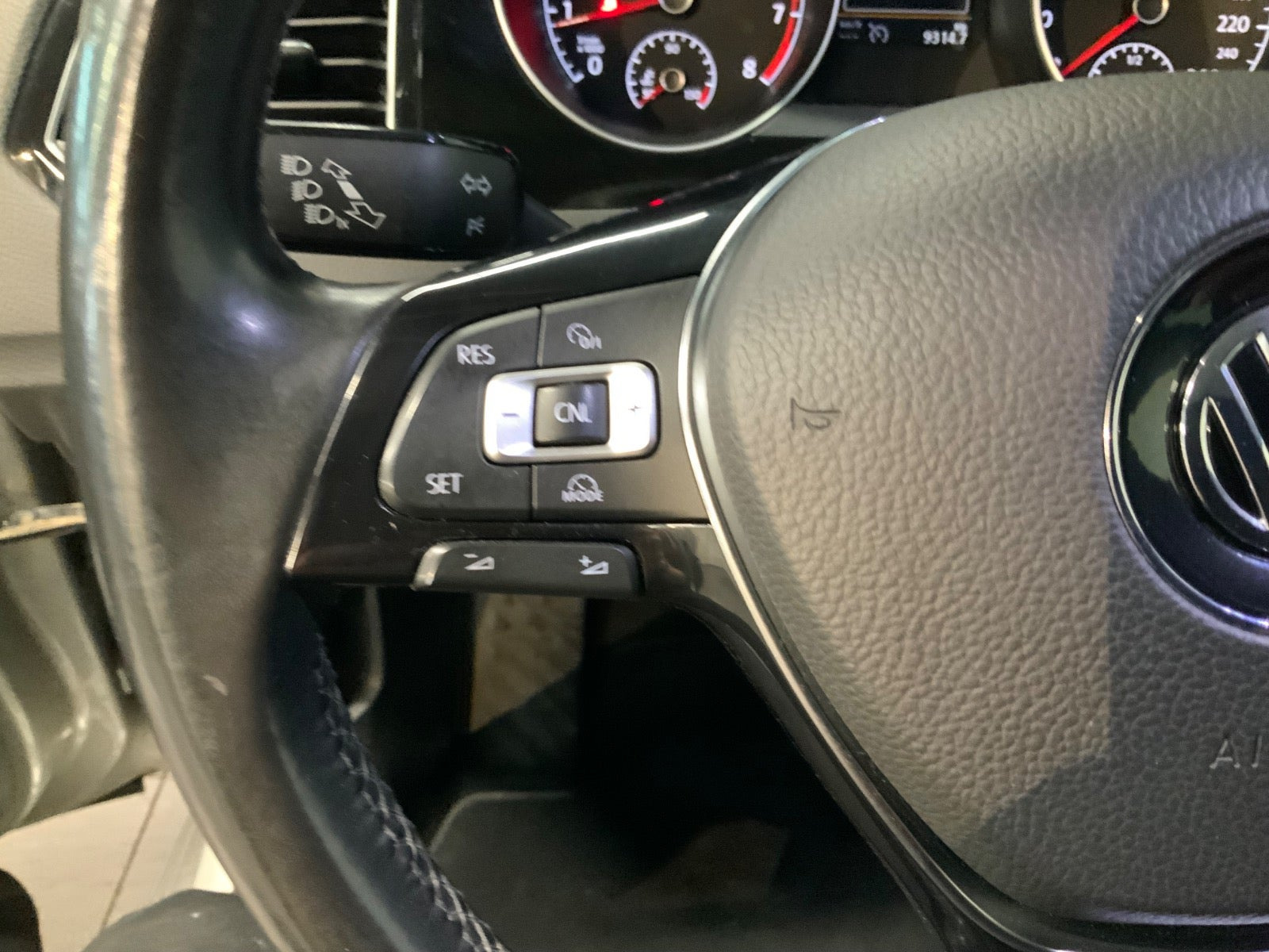 Sølv VW Golf Sportsvan fra 2015