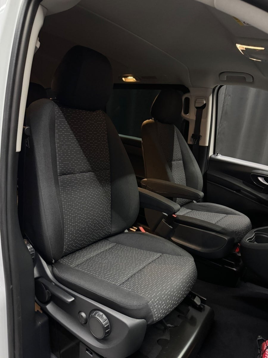 Hvid Mercedes eVito 129 fra 2024