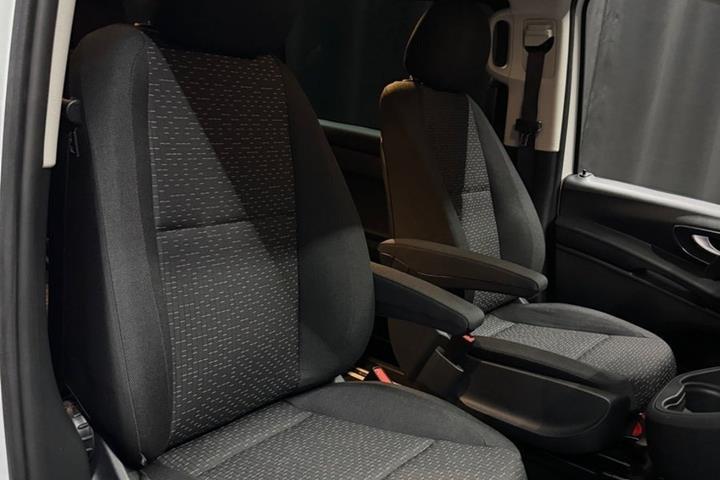 Hvid Mercedes eVito 129 fra 2024