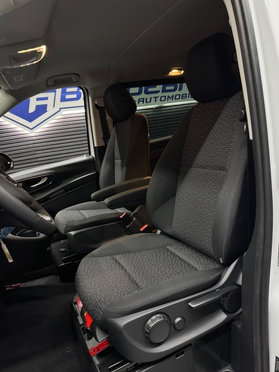 Hvid Mercedes eVito 129 fra 2024