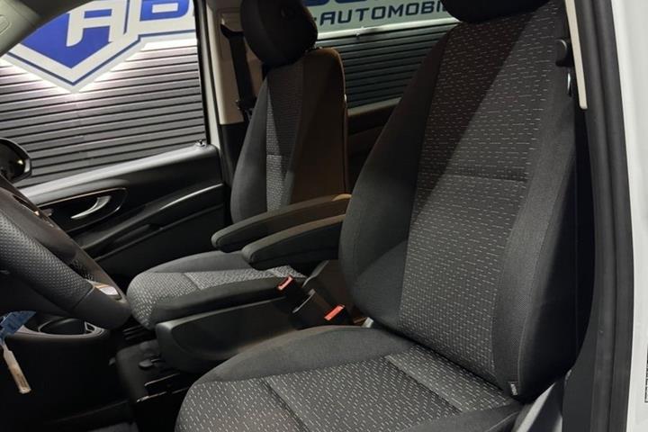 Hvid Mercedes eVito 129 fra 2024