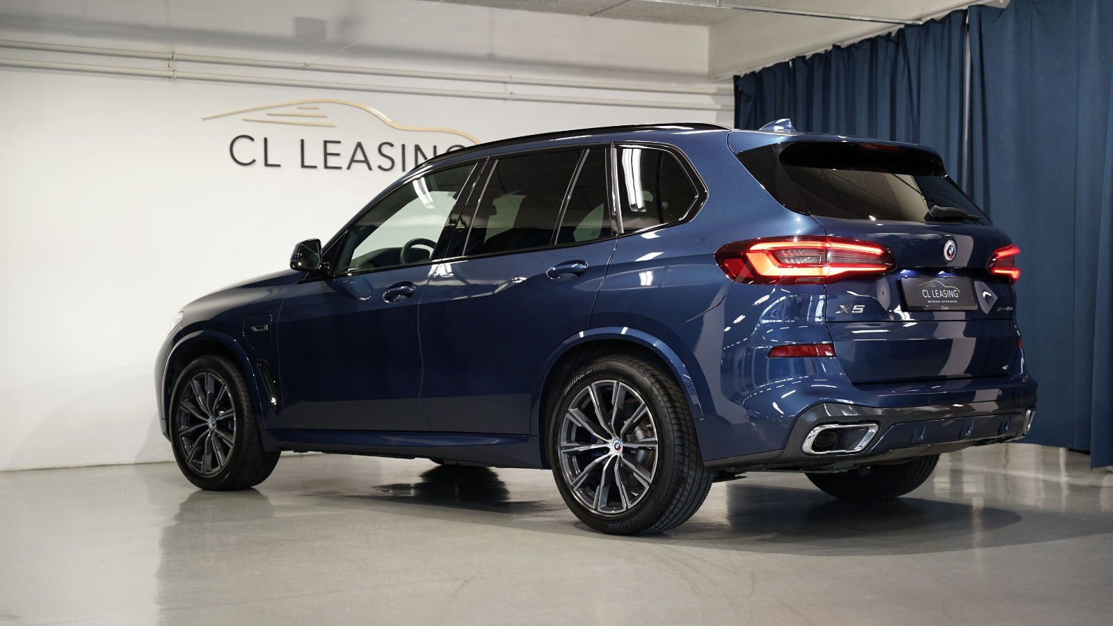 Blå BMW X5 fra 2022