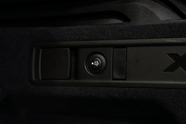 Blå BMW X5 fra 2022