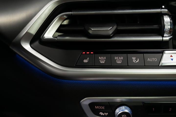 Blå BMW X5 fra 2022