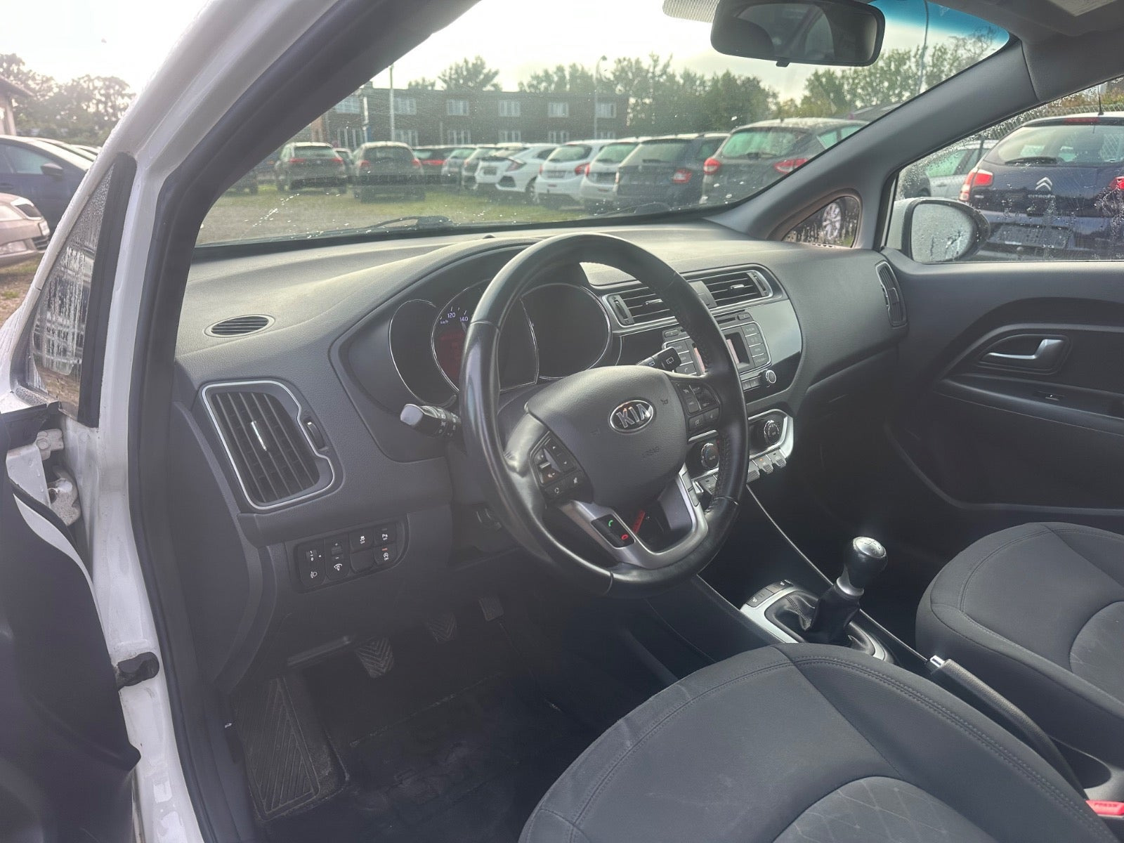 Hvid Kia Rio fra 2016