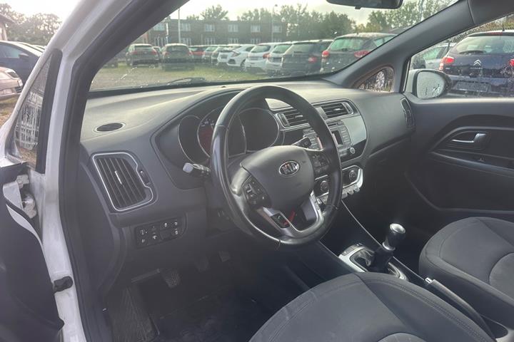 Hvid Kia Rio fra 2016
