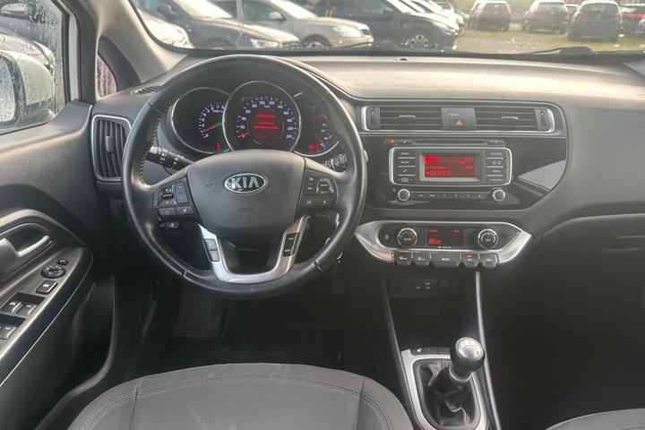 Hvid Kia Rio fra 2016