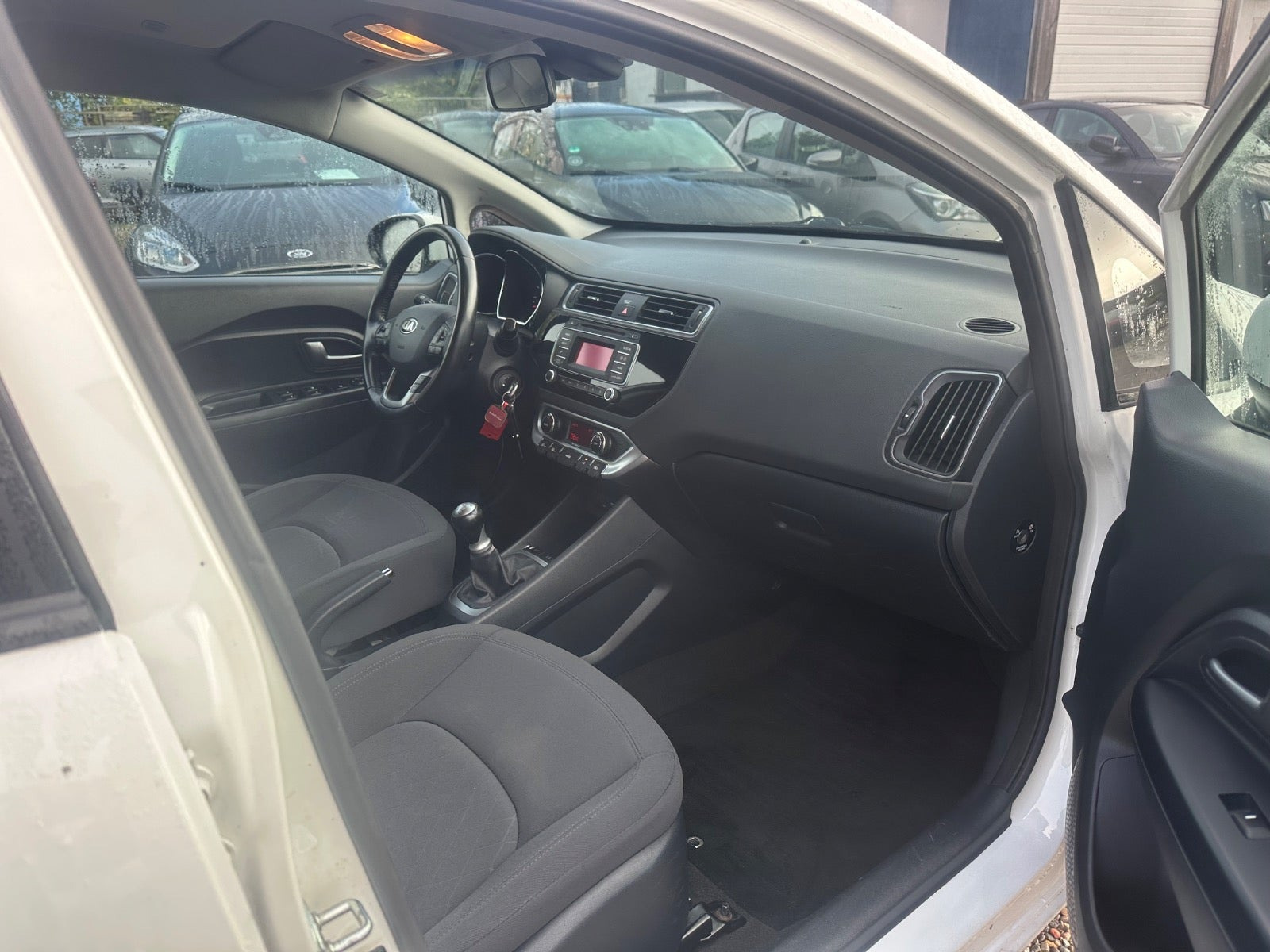 Hvid Kia Rio fra 2016