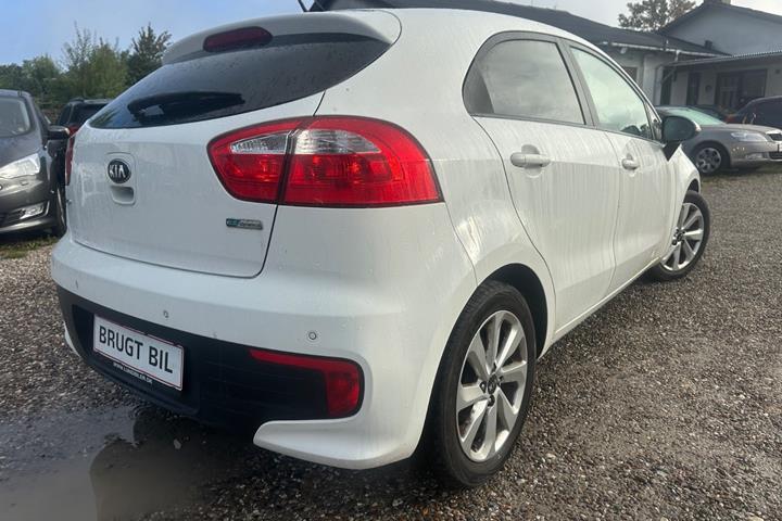 Hvid Kia Rio fra 2016