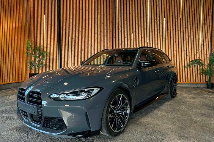 Grå BMW M3 fra 2023